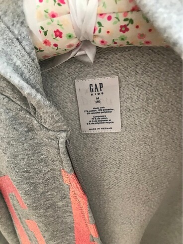 9 Yaş Beden Kız çocuk GAP orijinal sweatshirt.
