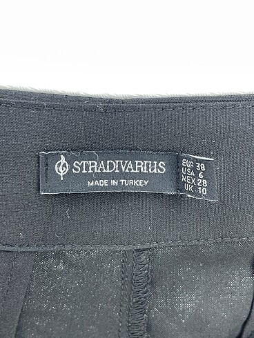 38 Beden siyah Renk Stradivarius Düz Kesim %70 İndirimli.