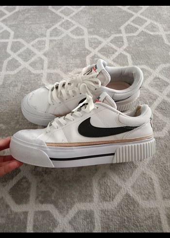 Nike Beyaz Kadın Spor Ayakkabı