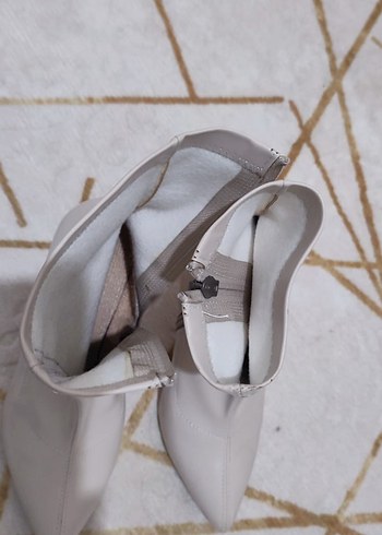 Krem Deri Stiletto Topuklu Kadın Bot - Görsel 3