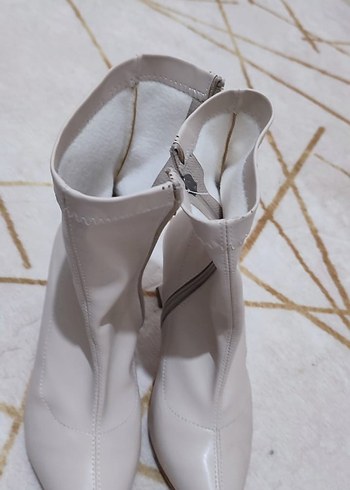 Krem Deri Stiletto Topuklu Kadın Bot - Görsel 2