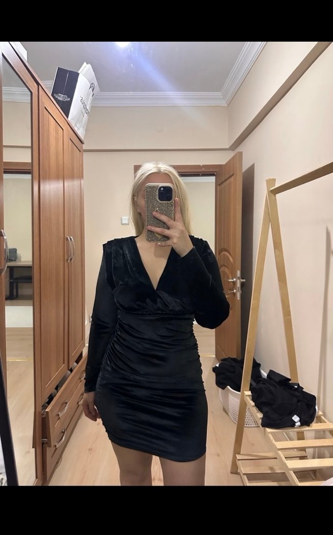 Siyah V Yakalı Uzun Kollu Drapeli Abiye Elbise - Görsel 3