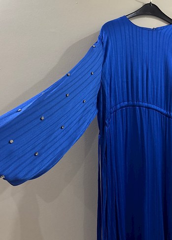 Mavi Piliseli Uzun Kollu Uzun Elbise - Görsel 2