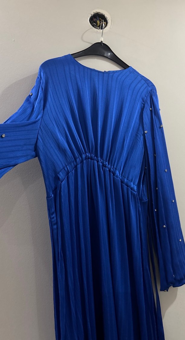 Mavi Piliseli Uzun Kollu Uzun Elbise - Görsel 4