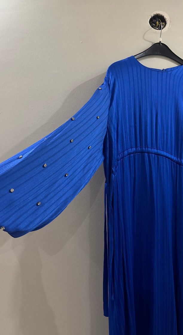 Mavi Piliseli Uzun Kollu Uzun Elbise - Görsel 2