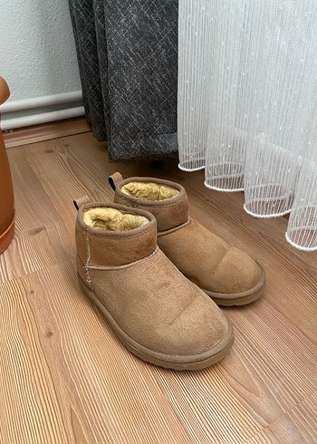 Ugg Kadın Bot
