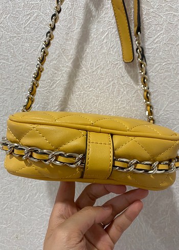  Beden sarı Renk Guess Sarı Zincir Detaylı Kadın Çapraz Çanta