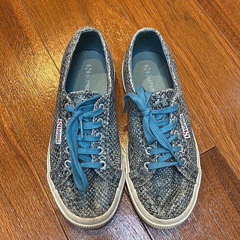 38 Beden Superga