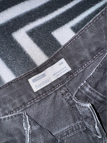 38 Beden siyah Renk Bershka Siyah Jean
