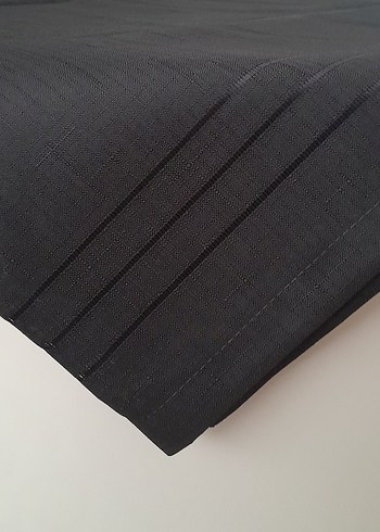 Yuvarlak Siyah Dertsiz Masa Örtüsü - Görsel 3