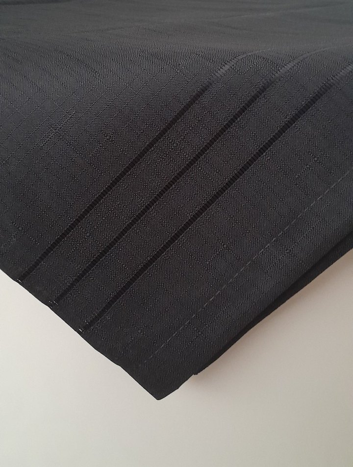 Yuvarlak Siyah Dertsiz Masa Örtüsü - Görsel 3