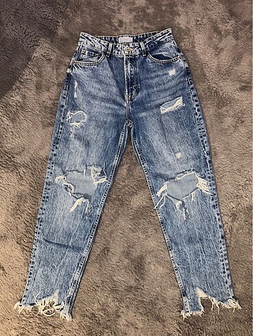 Bershka Yırtık Kot Pantalon