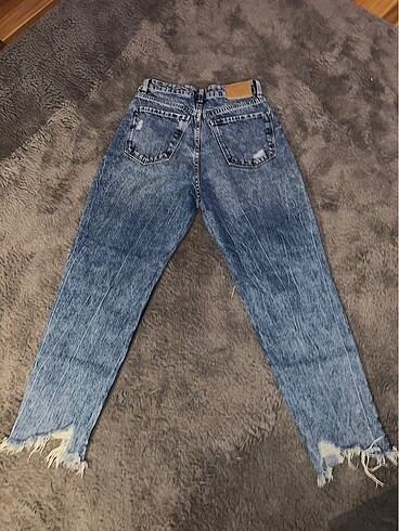 36 Beden mavi Renk Bershka Yırtık Kot Pantalon