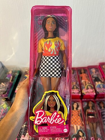 Barbie Fashionistas oyuncak bebek