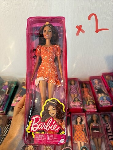 Barbie Fashionistas oyuncak bebek