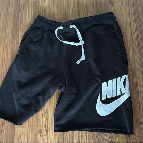 Nike frenchterry şort barcından