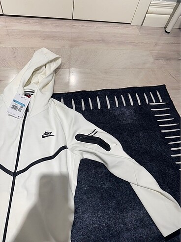 Nike Beyaz en yeni sezon tech fleece üst orjinal