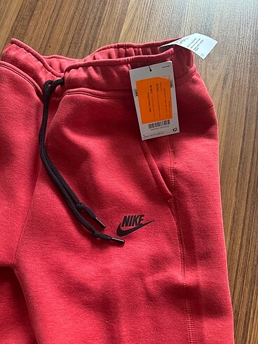Nike kırmızı tech fleece eşofman