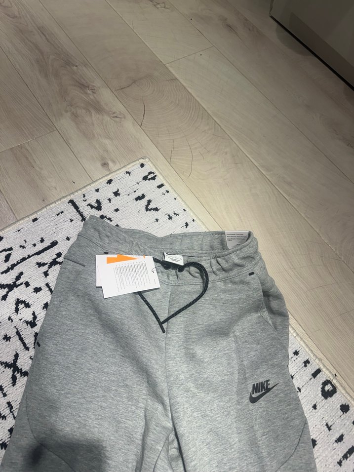 Nike Gri tech fleece Eşofman Altı - Görsel 3