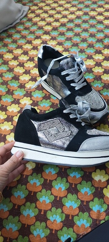 Gizli topuk sneaker
