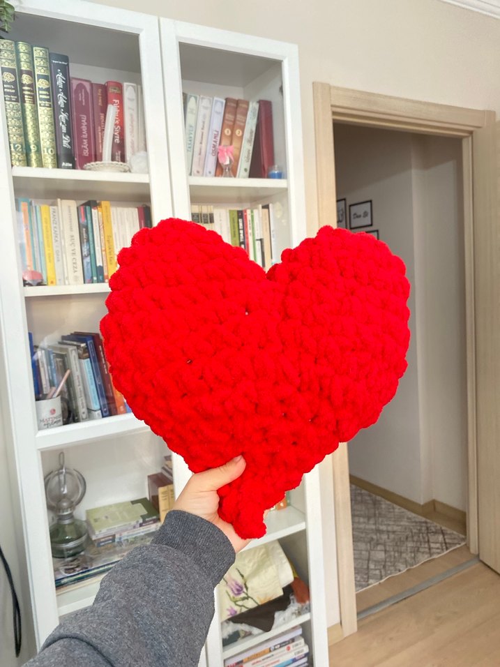 Kırmızı Kalp Şeklinde Peluş yastık - Görsel 2