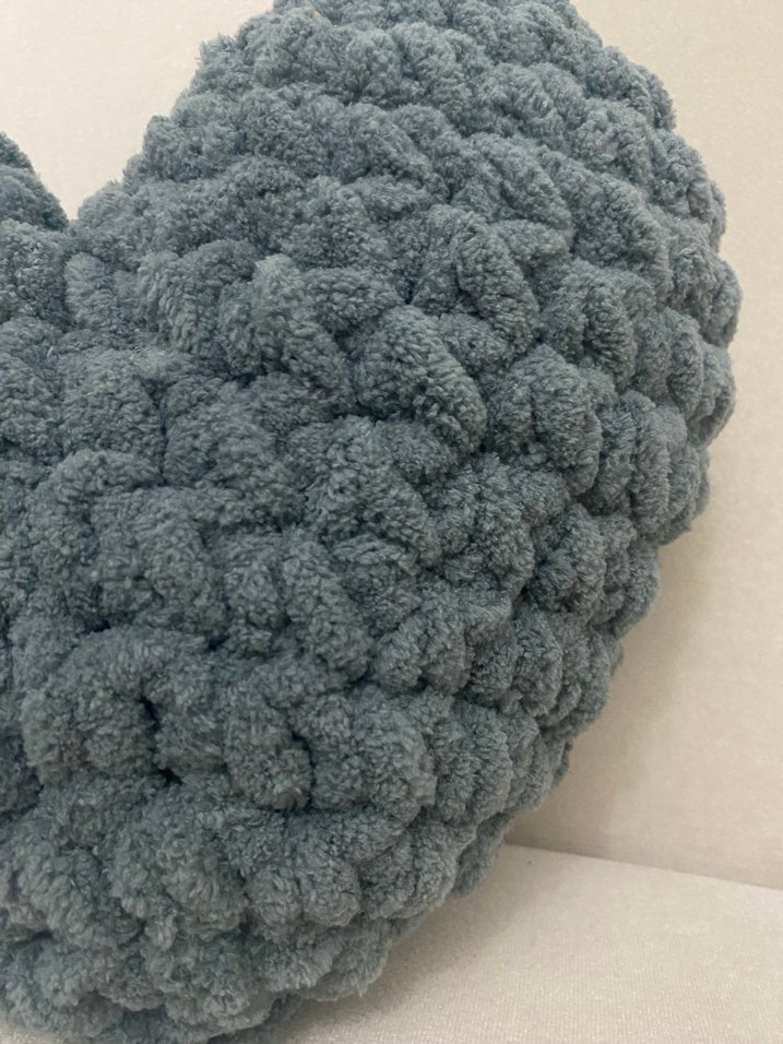 Gri Puffy kalp yastık - Görsel 2