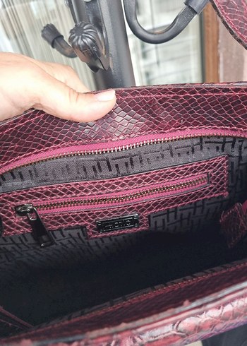 Hotiç marka hakiki deri Bordo Yılan Desenli Kadın Çanta - Görsel 5