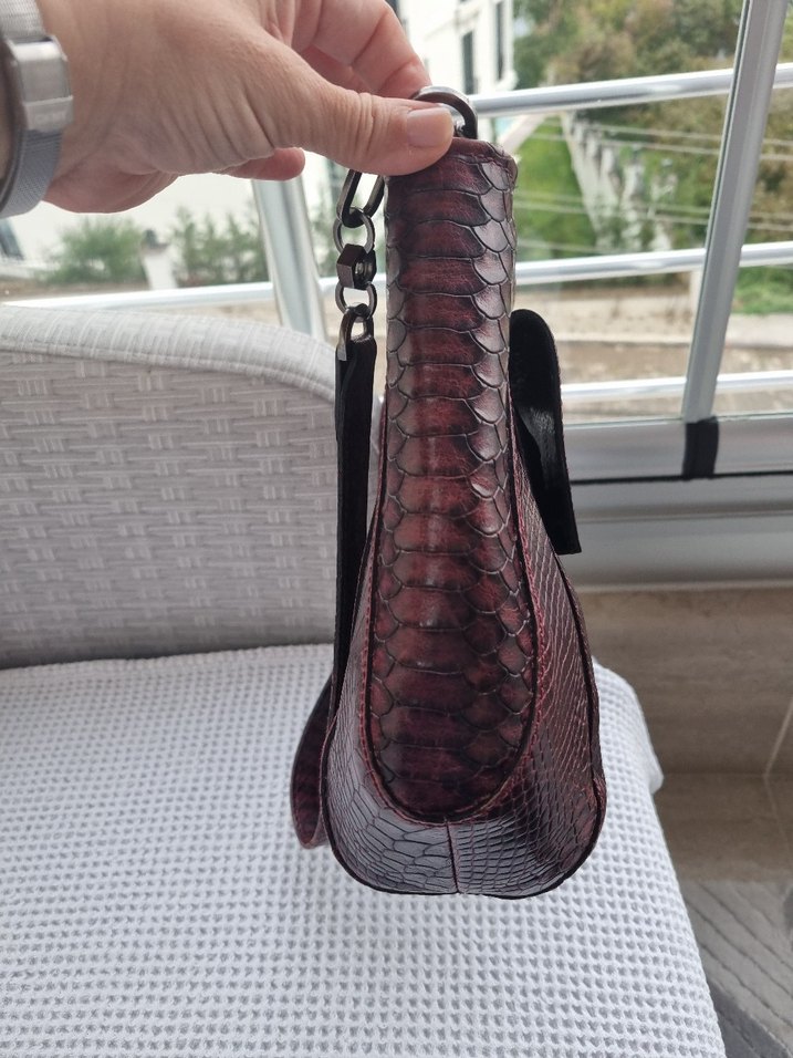 Hotiç marka hakiki deri Bordo Yılan Desenli Kadın Çanta - Görsel 3