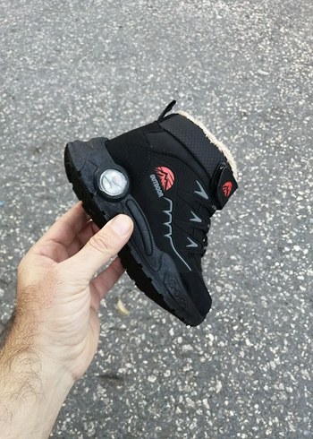 Erkek Çocuk Siyah Kaymaz Bantlı Bot - Görsel 4