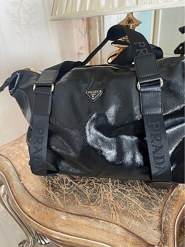 Prada sıpor çantası