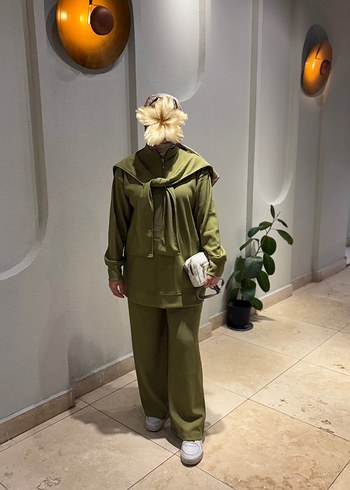 Haki ve beyaz takım omuz seyyardır beden için yazımız - Görsel 2