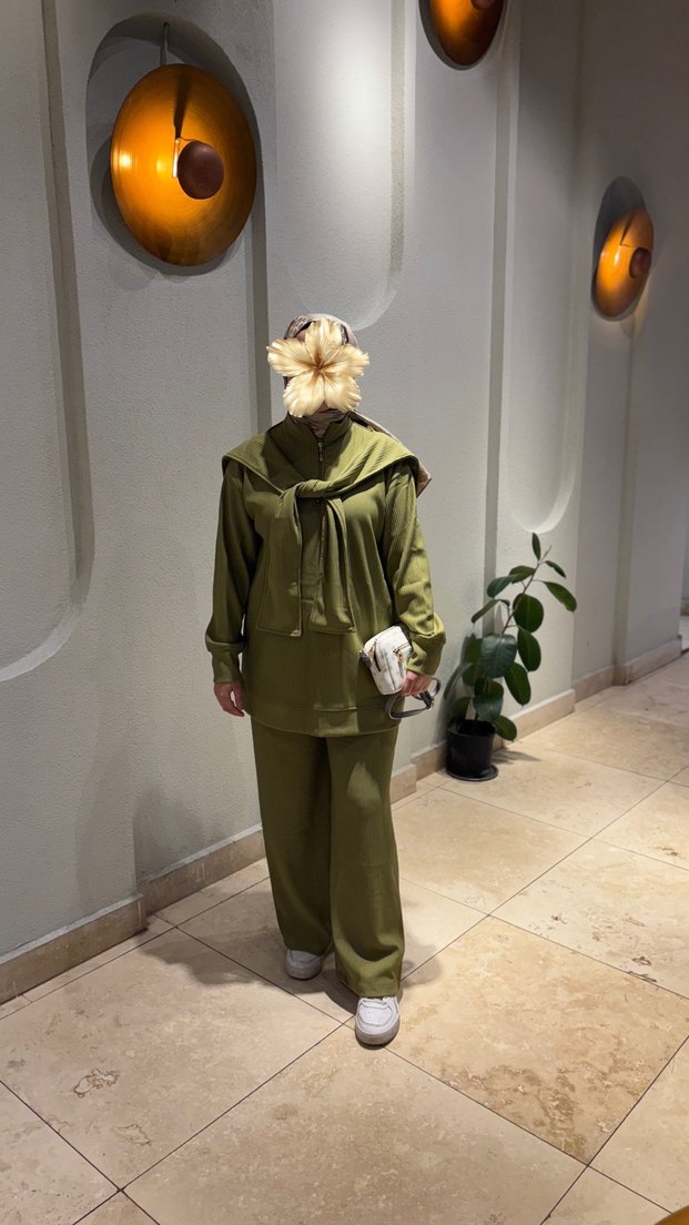 Haki ve beyaz takım omuz seyyardır beden için yazımız - Görsel 2