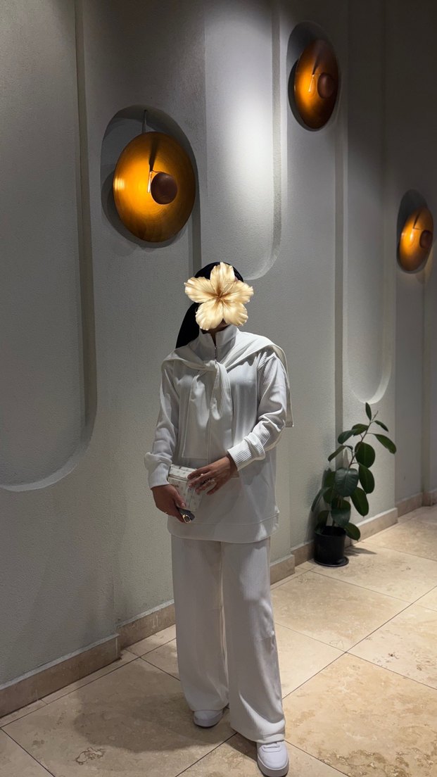 Haki ve beyaz takım omuz seyyardır beden için yazımız - Görsel 4