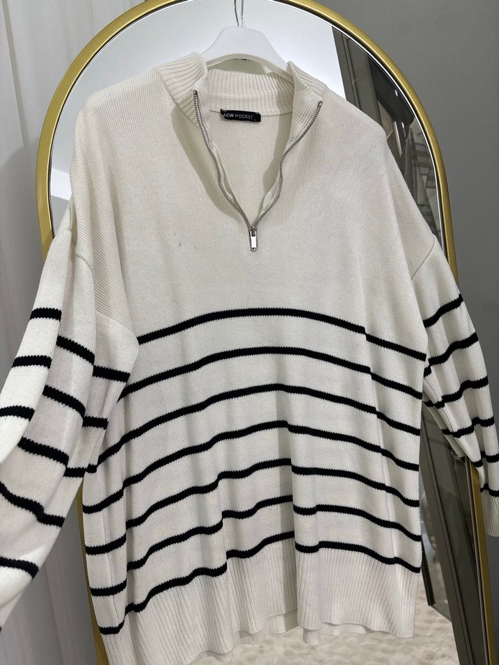 Yarım Fermuarlı Çizgili Beyaz Kadın Kazak - Görsel 3