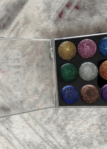 Colleen Parlak Çok Renkli Glitter Göz Farı Paleti - Görsel 2