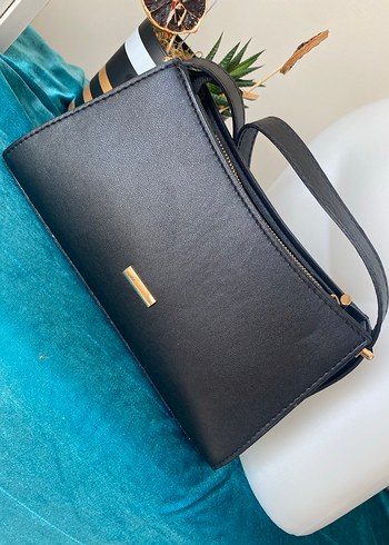 Siyah Deri Tokalı Kadın Çanta - Görsel 2