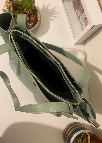 Püsküllü Pastel Haki Deri Kadın Çanta - Görsel 2