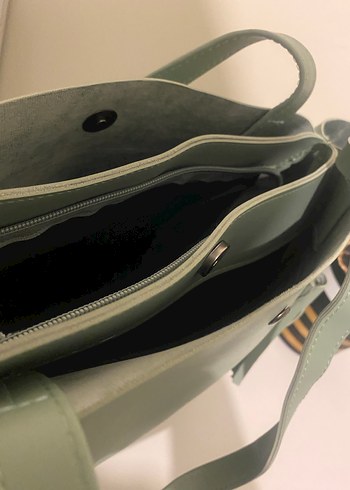 Püsküllü Pastel Haki Deri Kadın Çanta - Görsel 9