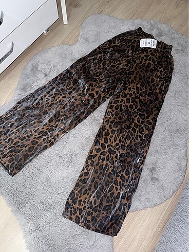 Kahve leopar parlak pantolon