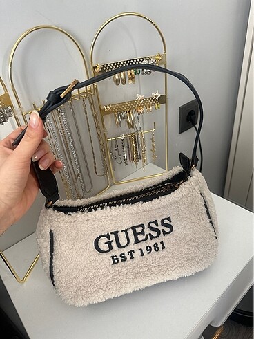 Guess canta
