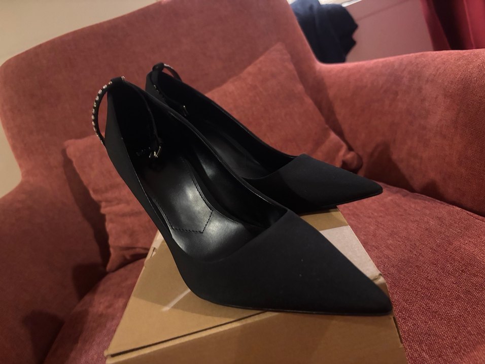 Siyah Süet Tokalı İnce Topuklu Kadın Ayakkabı - Görsel 2