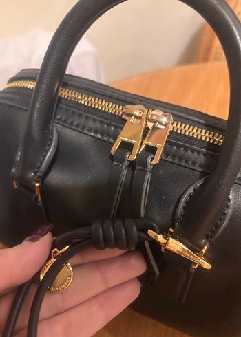 Charles & Keith Siyah Deri Bowling Çantası - Görsel 2