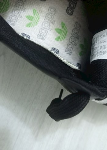 39 Beden Adidas Siyah Beyaz Çizgili Spor Ayakkabı