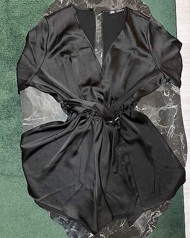 Zara Siyah Saten Sırt Dekolteli Şort Tulum
