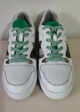 Beyaz - Yeşil Renk Spor Ayakkabı