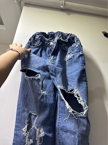 Diğer yırtık kot pantolon