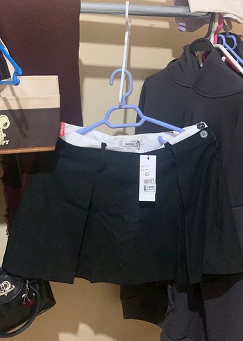 kemer detaylı siyah şort etek