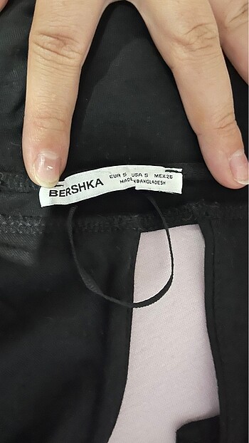 Bershka Boyundan bağlamalı crop