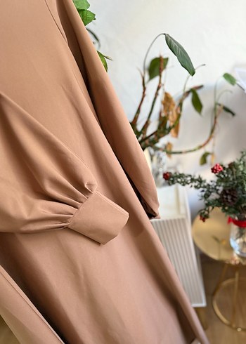 Bej Uzun Kollu Rahat Kesim Elbise - Görsel 2