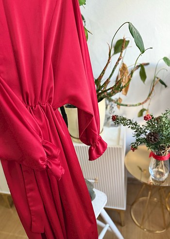 Kırmızı Uzun Saten Elbise - Görsel 4
